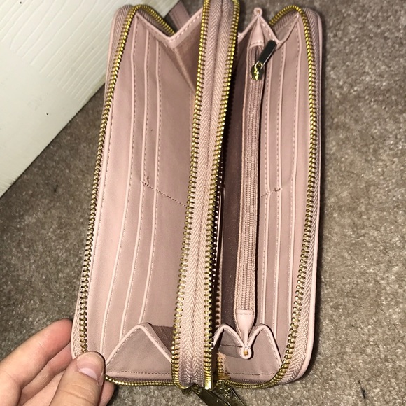 Pink Wallet - Picture 4 of 5